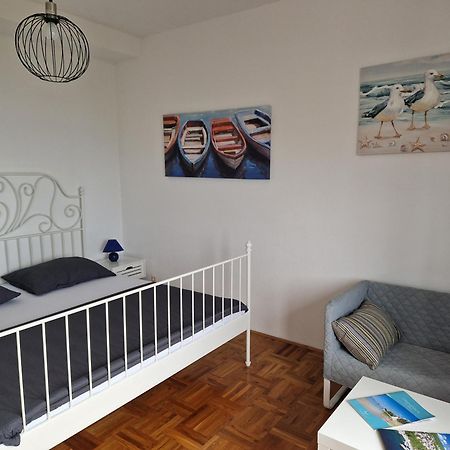 Apartment Elena Драмаль Екстер'єр фото