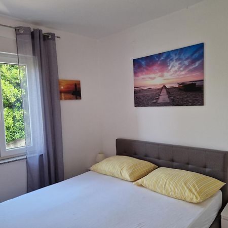 Apartment Elena Драмаль Екстер'єр фото